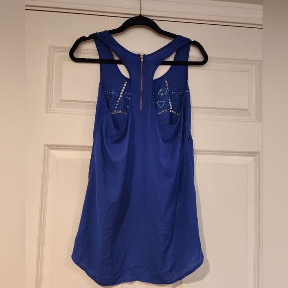 Love on a Hanger blue flowey tank M - Picture 3 of 3